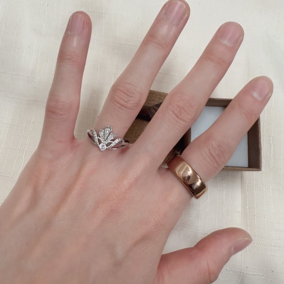 Crown-Inspired Adjustable Ring – Non-Tarnish Silver - Picture 4 of 4